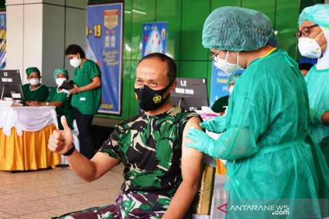 Pangdam XVII/Cenderawasih Mendapat suntikan Vaksin COVID-19