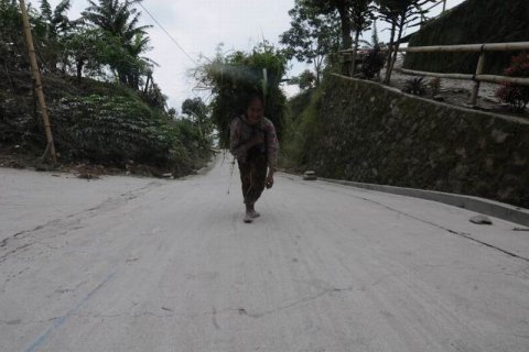 Abu vulkanik Gunung Merapi