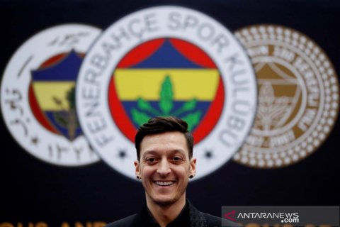 Mesut Ozil berlabuh ke Fenerbahce