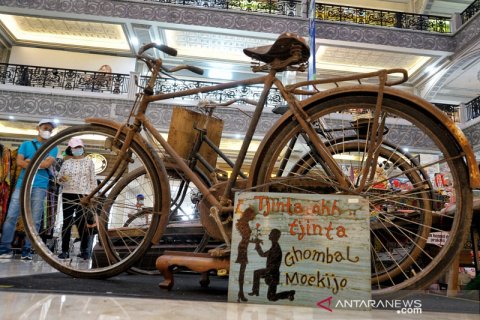 Pameran barang antik di Festival Djadoelan Yogyakarta