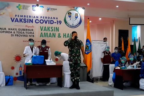 Skrining ketat vaksinasi NTB, 4 relawan gagal disuntik