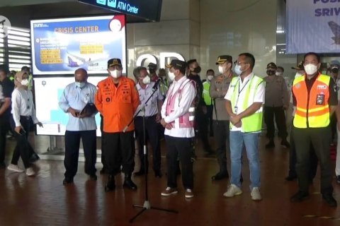 Menhub Budi janji maksimalkan pencarian korban pesawat Sriwijaya Air&nbsp;