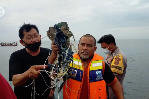 Petugas gabungan temukan puing di perairan Kep. Seribu