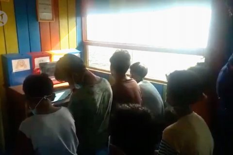 Ditpolairud Polda Kalteng fasilitasi anak pesisir belajar daring di Pondok Baca