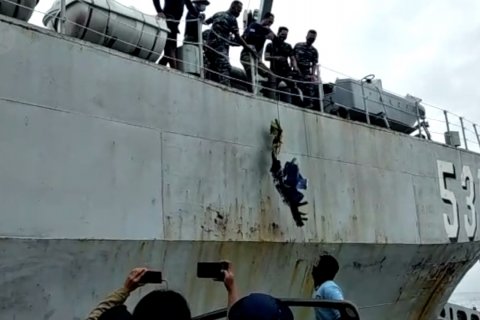 Kopaska temukan serpihan badan pesawat SJ 182