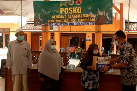BI salurkan bantuan untuk korban banjir Wono Asri Jember