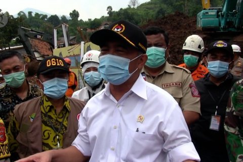 Di lokasi longsor Sumedang Muhadjir Effendy ingatkan soal IMB