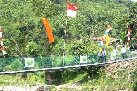 Tingkatkan ekonomi warga Garut melalui pembangunan akses desa&nbsp;