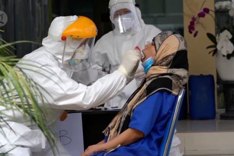 Kasus positif tembus satu juta, Budi Gunadi minta kerja sama dan disiplin lebih keras