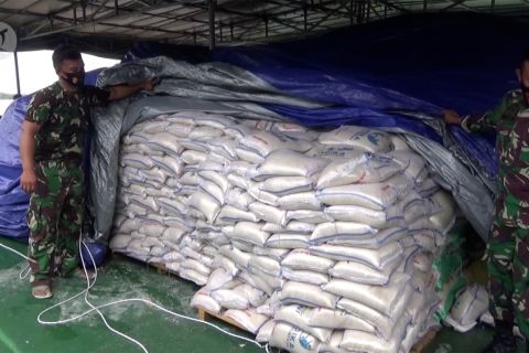 Gubernur Kalsel terima bantuan kemanusiaan TNI AD untuk korban banjir