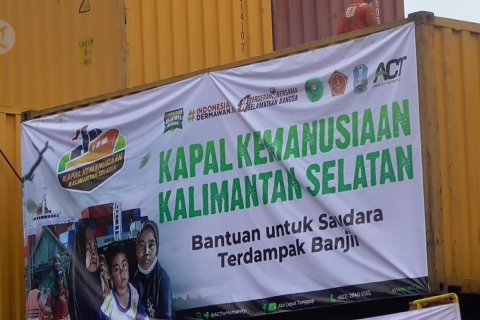 Sembuh dari COVID-19, Gubernur Khofifah berangkatkan kapal kemanusiaan