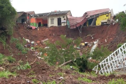 Longsor Cihanjuang Kabupaten Sumedang, 12 orang meninggal dunia