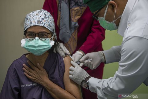 Kemenkes memulai vaksinasi untuk tenaga kesehatan lansia