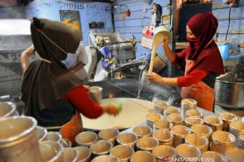 Pembuatan dodol keranjang