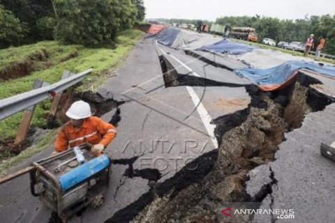 Jalan Tol Cipali Amblas