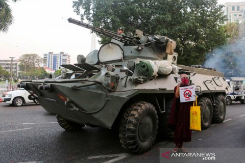 Biksu Buddha turun ke jalan protes kudeta militer Myanmar