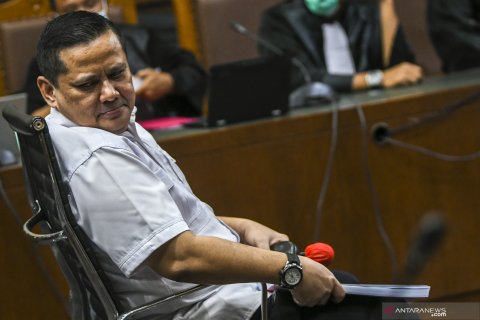 Jaksa tuntut Napoleon tiga tahun penjara