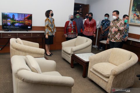 Ruang tunggu penumpang pesawat