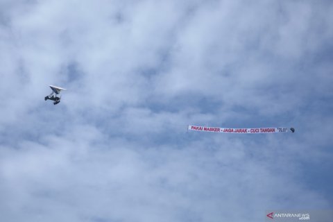 TNI AU dan FASI kampanyekan Protokol Kesehatan melalui udara