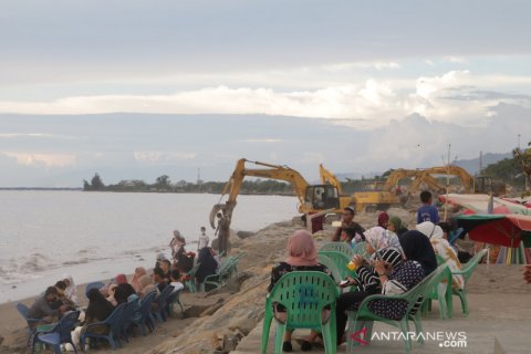 WISATA PANTAI PADANG
