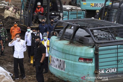 Presiden tinjau tanggul Sungai Citarum yang jebol