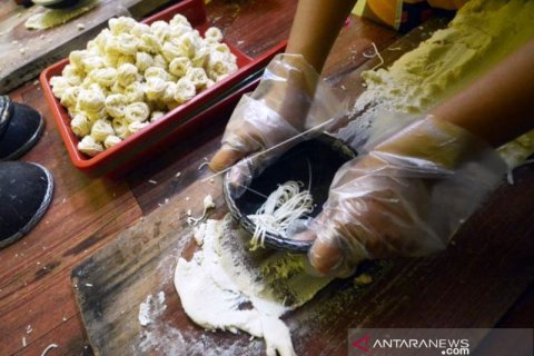 Produksi Kue Tradisional Dakak-Dakak