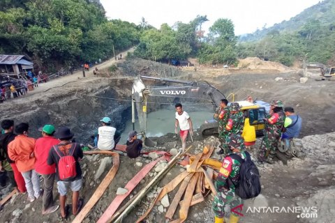 Tim SAR cari korban tewas dalam longsor lokasi PETI di Parigi