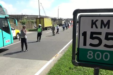 Polresta Bandung gelar penyekatan di pintu Tol Cileunyi