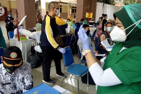 5.000 guru divaksinasi, Disdik Kota Tangerang siap buka sekolah Juli