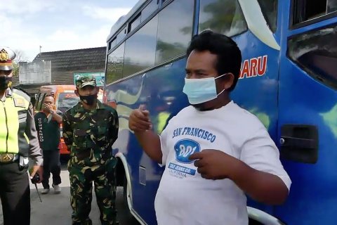 Pedagang pasar dan sopir angkutan sasaran vaksinasi tahap 2