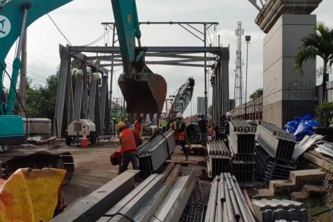 Pembangunaan jembatan ambles di perbatasan Pemalang-Pekalongan dikebut