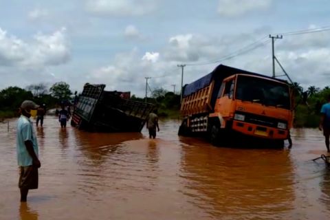 Jalan Nasional Kalsel-Teng rusak parah