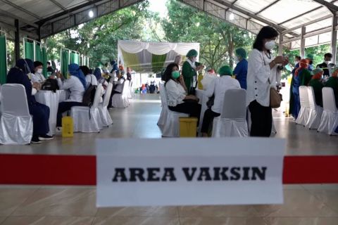 Edy Rahmayadi minta nakes tetap disiplin walaupun sudah divaksin