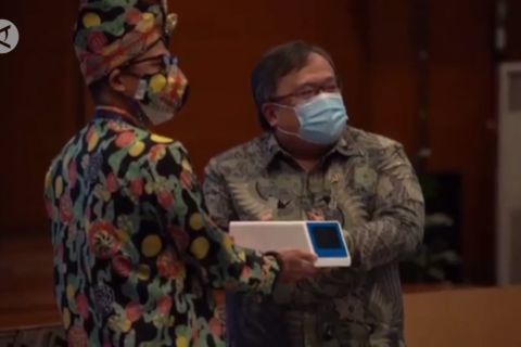 Terima hibah GeNose, Menparekraf optimistis pariwisata bangkit kembali