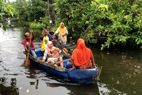 Banjir belum surut, Pemkab Pekalongan akan kaji ulang keberadaan tanggul