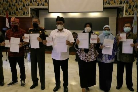 Tepis isu vaksin, tokoh Kota Malang terima vaksinasi kedua