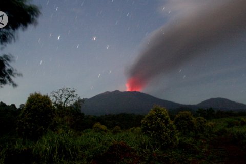 Erupsi Gunung Raung meningkat, Banyuwangi hujan abu