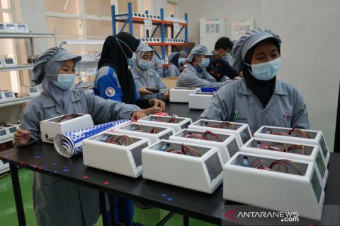Pelajar SMK merakit alat GeNose C19