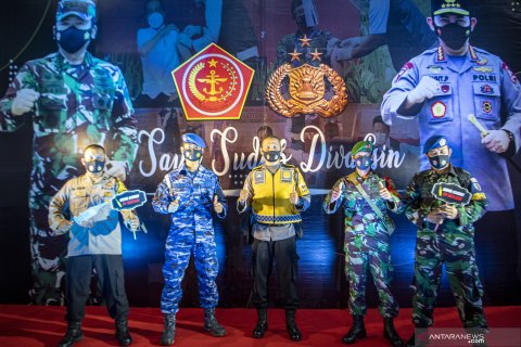 Vaksinasi COVID-19 bagi prajurit TNI dan anggota Polri