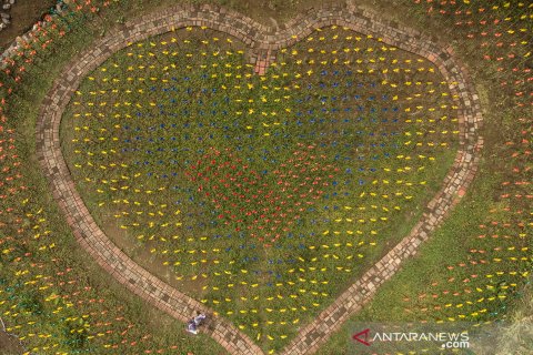 Warna-warni Taman Kincir Angin Jabal Nur di Tasikmalaya