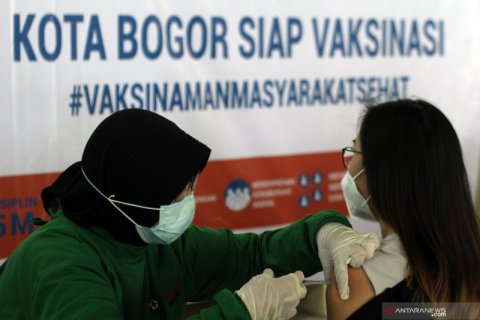 Vaksinasi COVID-19 untuk pedagang pasar di Kota Bogor