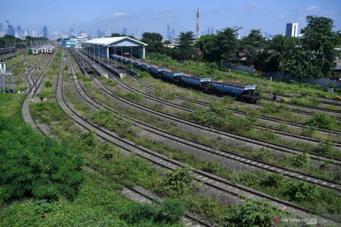 Depo kereta api terbesar di Indonesia ada di Cipinang