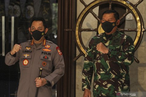 Kapolri silahturahim ke KSAL di Cilangkap