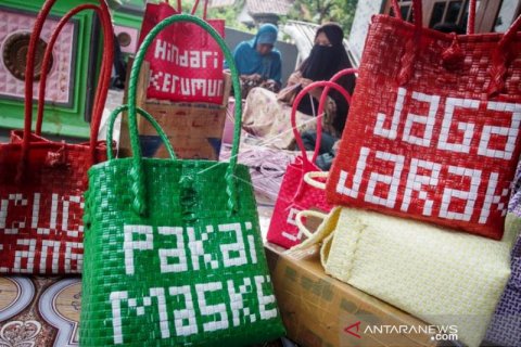 Kerajinan Tas Anyaman Bertema Prokes