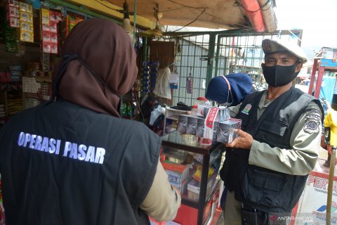 Operasi pasar rokok ilegal