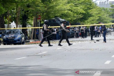 Pemeriksaan Lokasi Ledakan Bom Gereja Katedral Makassar