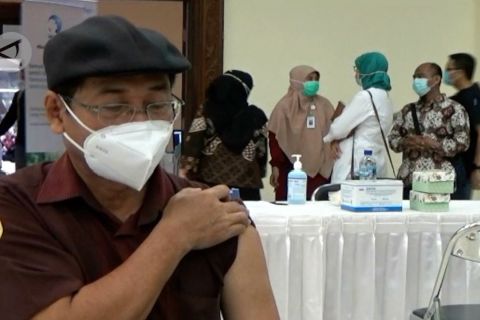 UGM vaksinasi dosen dan tenaga kependidikan