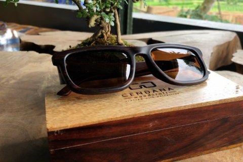 Kacamata kayu lokal tembus pasar Eropa