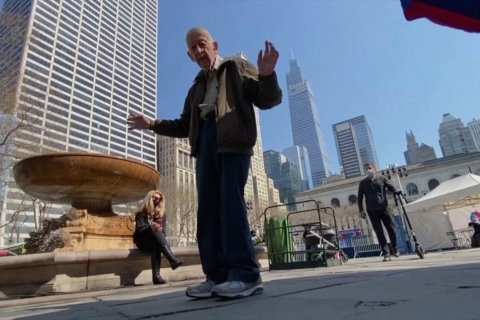 Bob Holzman, lansia berburu vaksin demi menari lagi