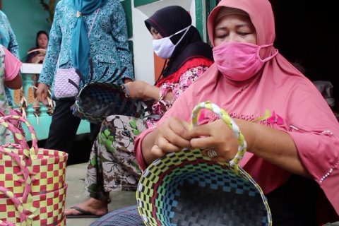 Menganyam mimpi di tengah pandemi 